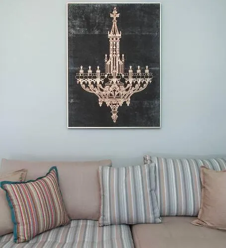 Virginia's Luxury 4 *