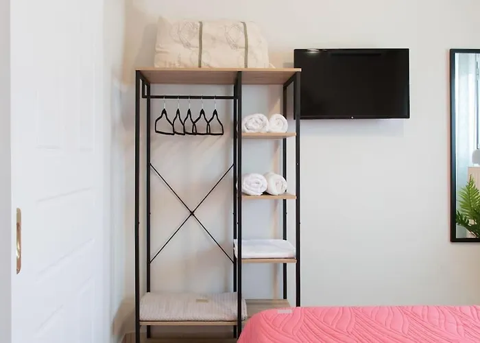 Virginia's Luxury 4 *