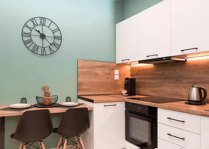 Virginia's Luxury 4 *