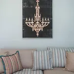 Virginia's Luxury 4 *