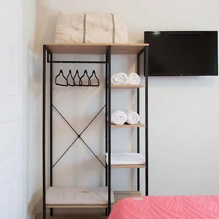 Virginia's Luxury 4 *