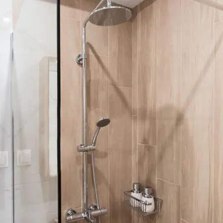 Virginia's Luxury 4 Volos