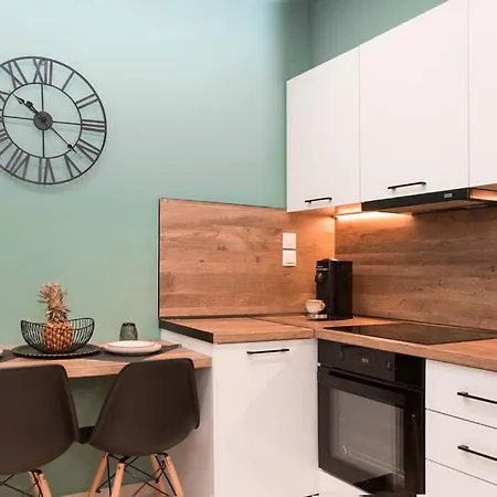 Virginia's Luxury 4 *